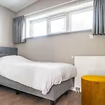 Pet-friendly Texel Escape Apartment De Cocksdorp (Texel)
